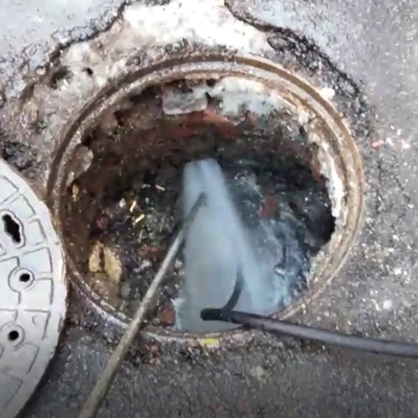 高壓污水管道疏通機